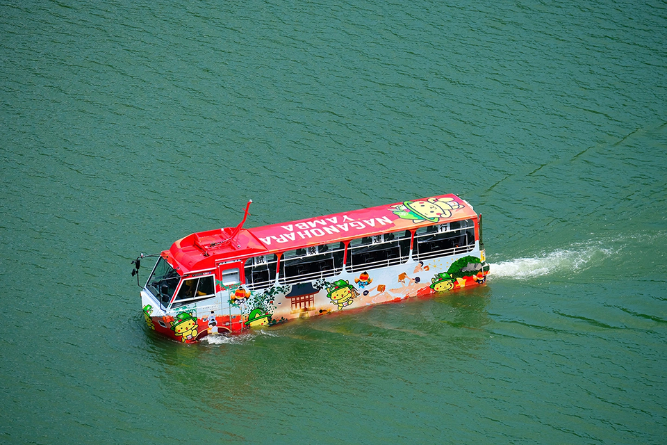 水陸両用観光バス「八ッ場にゃがてん号」