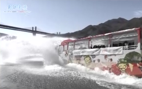 水陸両用バスの自動操縦実証実験